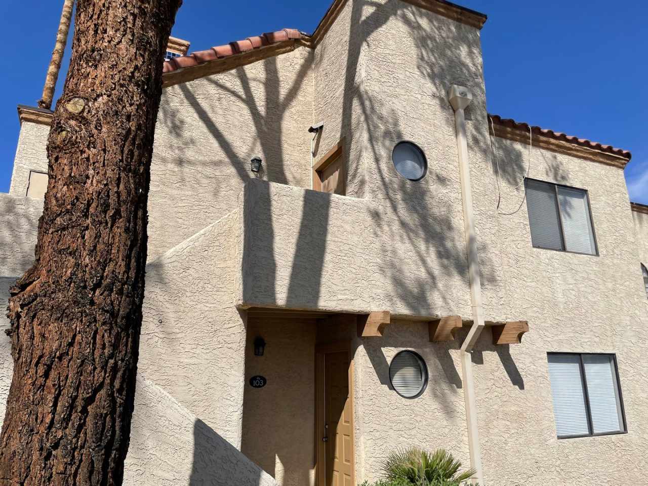 2 Bed 2 Bath condo in Gated Community