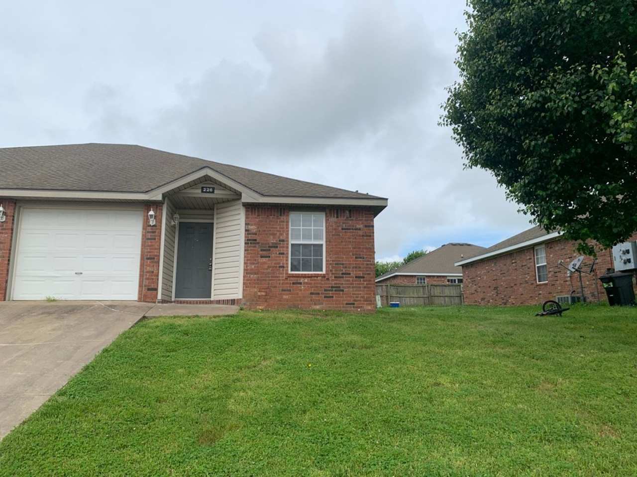 Cozy 3 Bedroom for Lease! MOVE-IN SPECIAL!!**$300.00 OFF FIRST MONTH'S RENT**