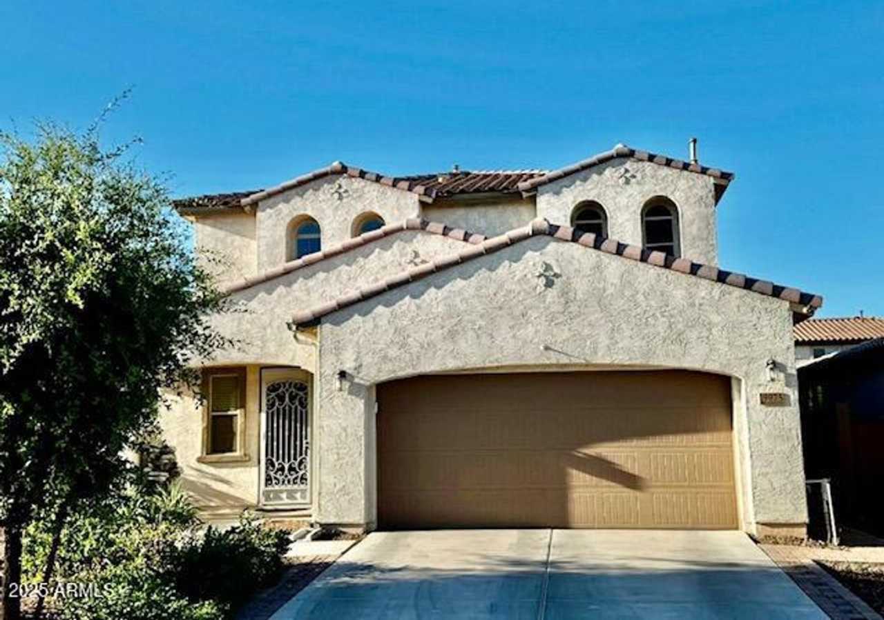 Gorgeous 4 bed 3.5 bath with Pool/Spa and full solar in Peoria
