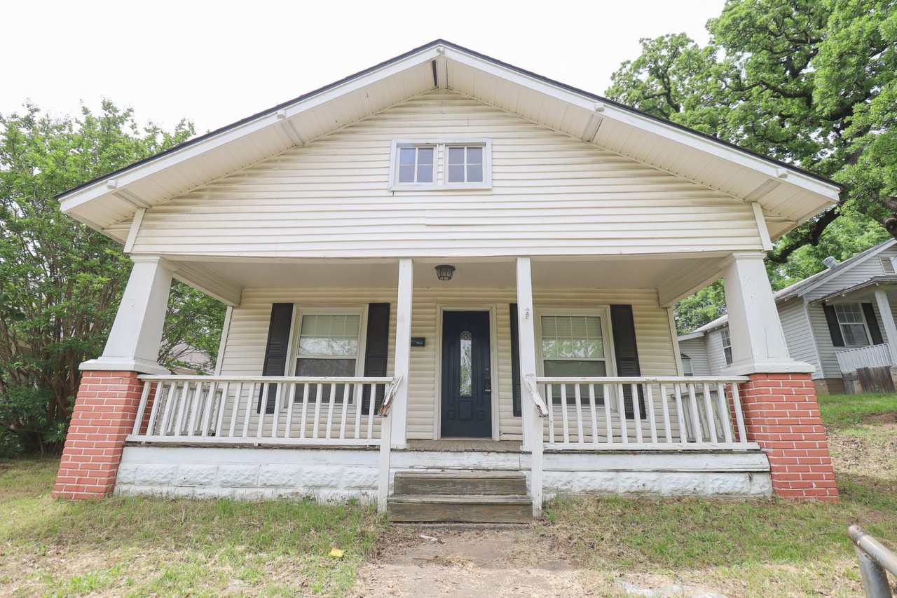 3 Bed 1 Bath in beautiful location!
