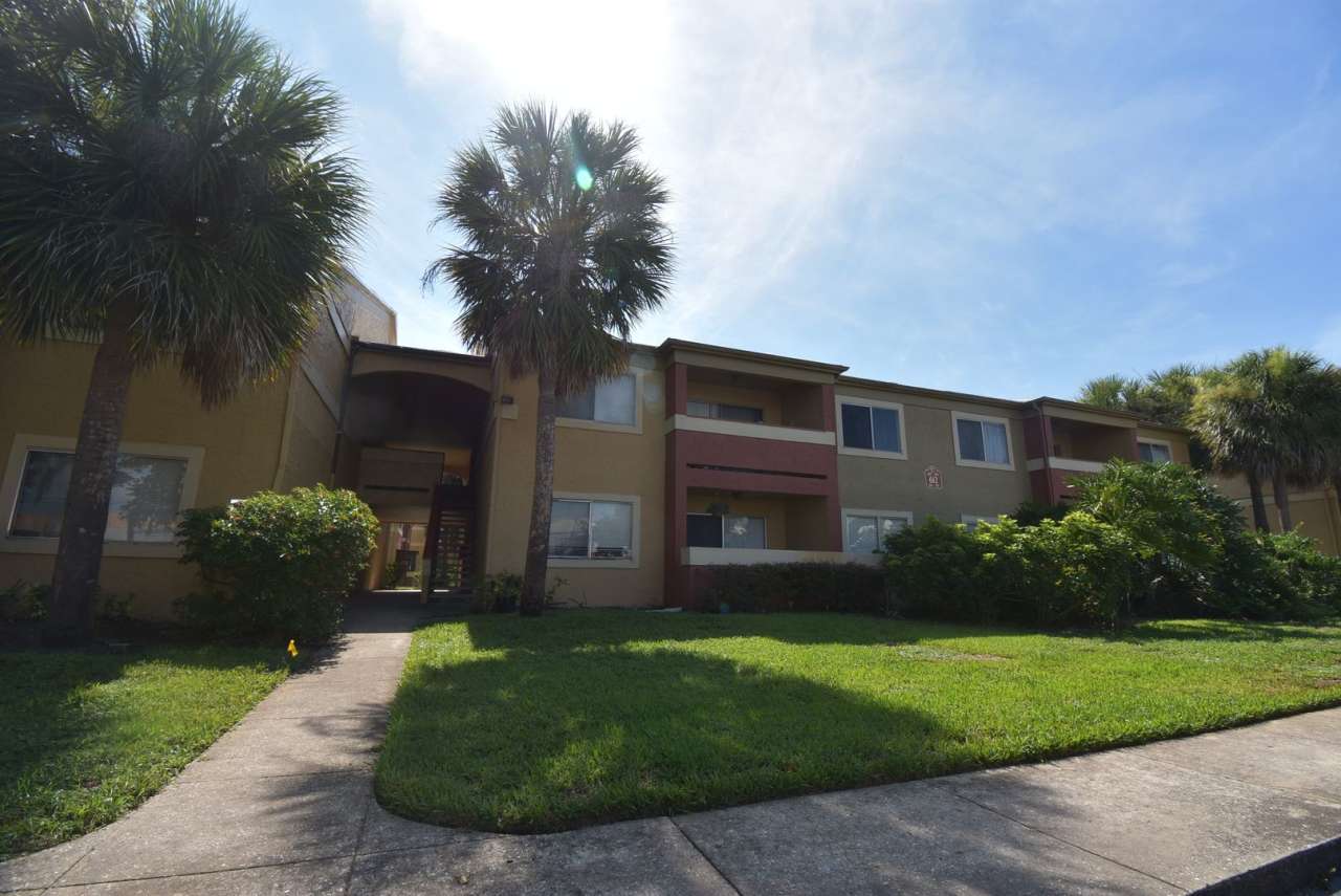 2 Bed/2 Bath, Ground Floor Condo at Oxford Square Condo! AVAILABLE NOW!$500 off first FULL month's rent!