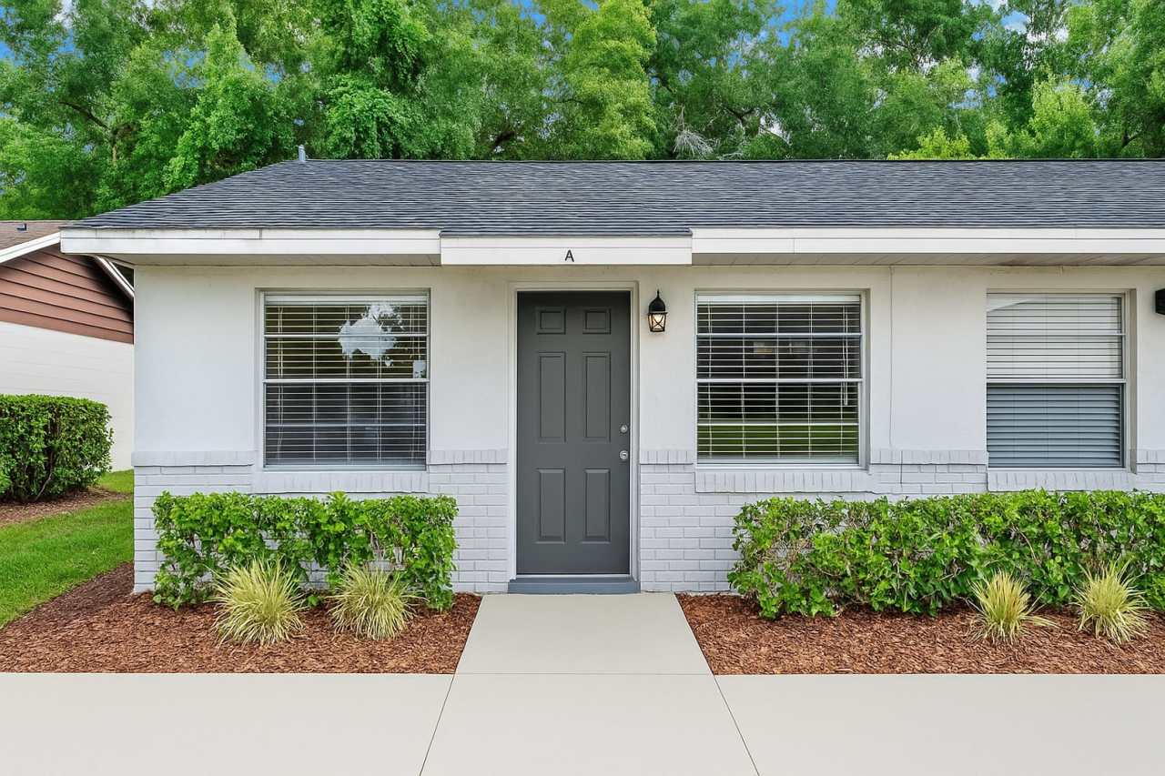 ***Cozy 1 Bedroom Apartment in Orange City***