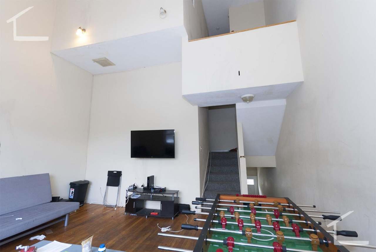 Huge Townhouse near T w Laundry in Unit! 30 Foot Ceilings in Living Room!