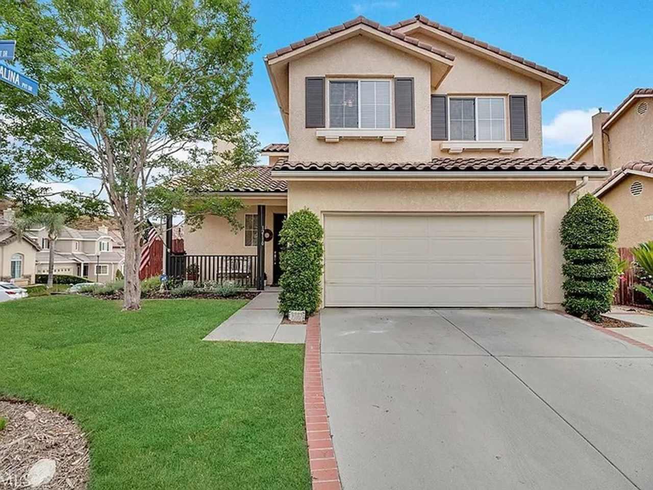 Spacious 3 Bedroom-2.5 Bath, - VIEWS! Fireplace, Yard - Via Santa Rosa