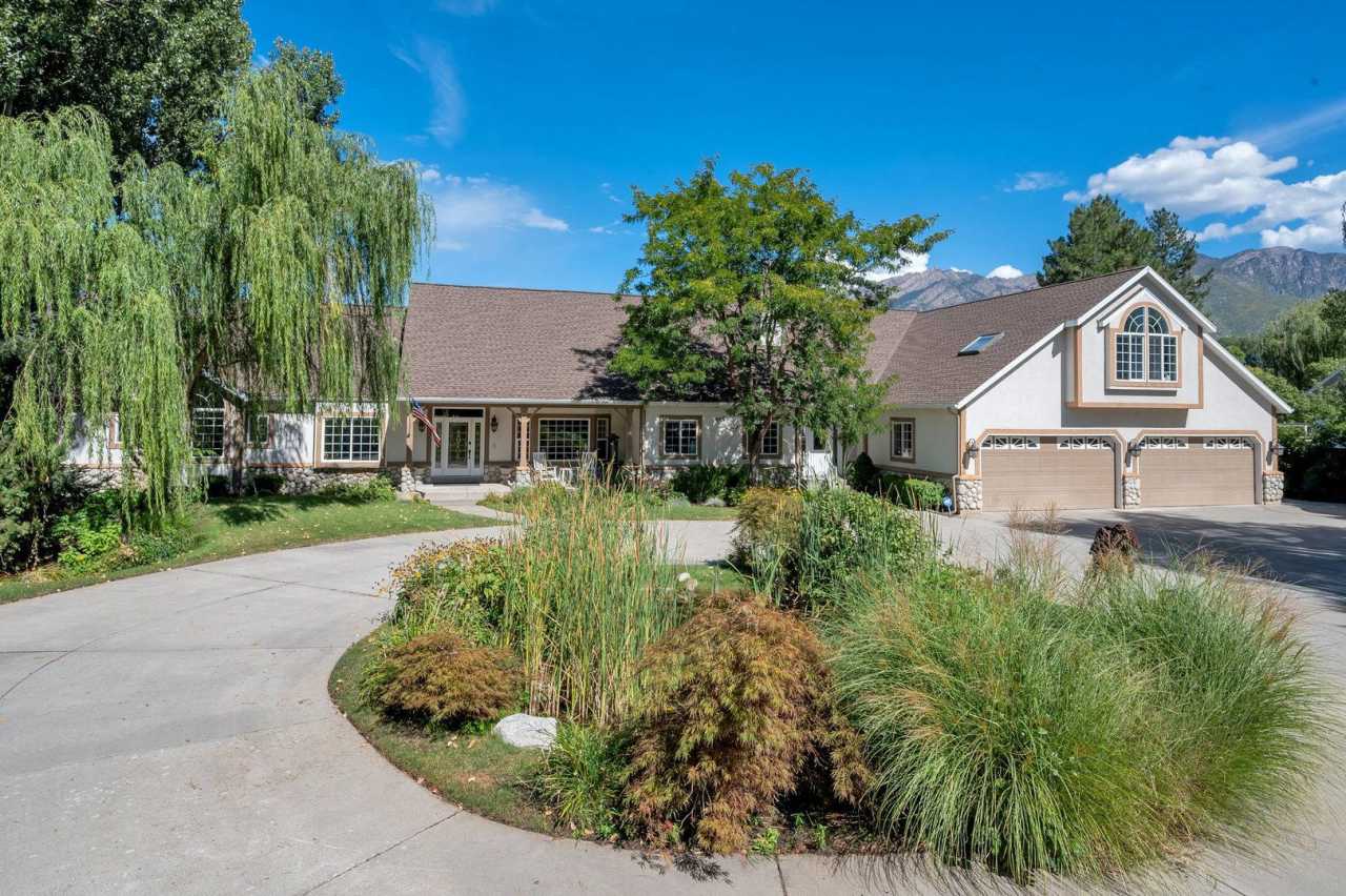 Immaculate Home for rent in gated cul-de-sac!