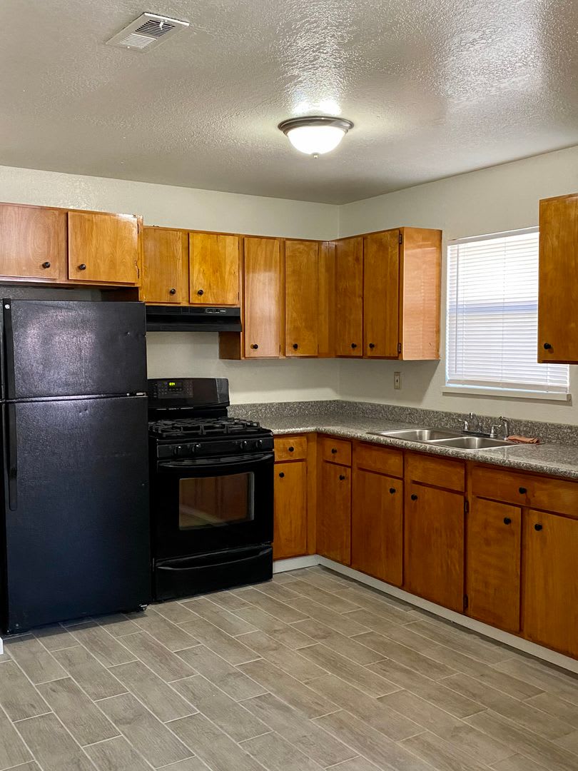 1223 30th St. Apt. A Lease Only