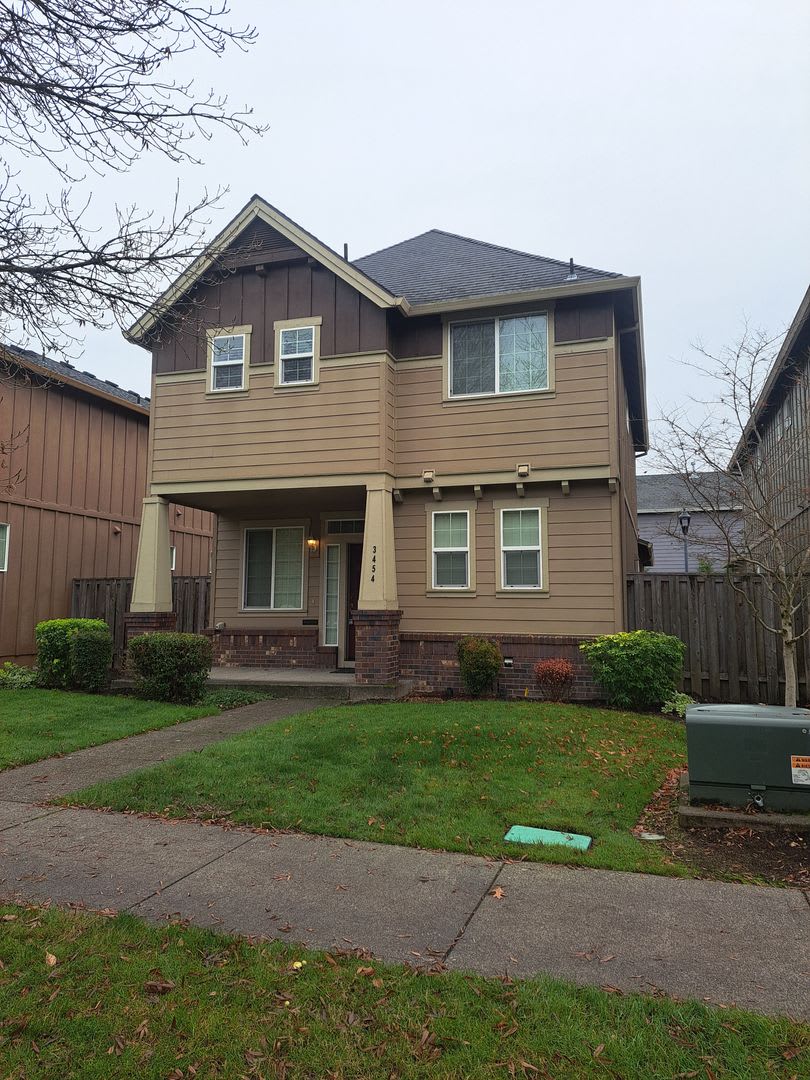 3 BEDROOM - AC - move in ready Hillsboro