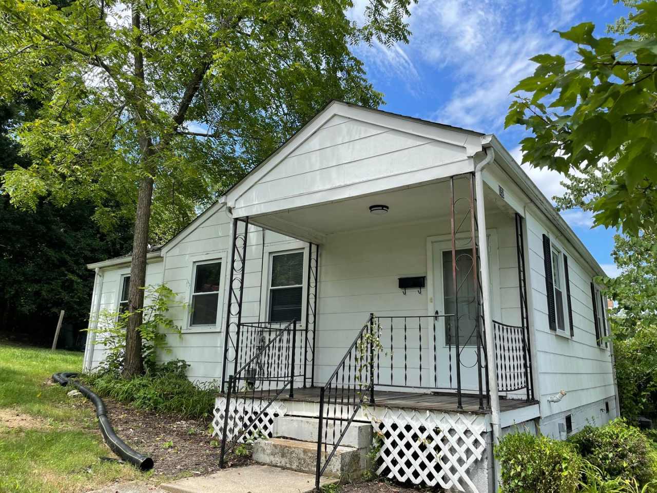 Radford 2 Br/1 Ba, Available Jan. 2nd