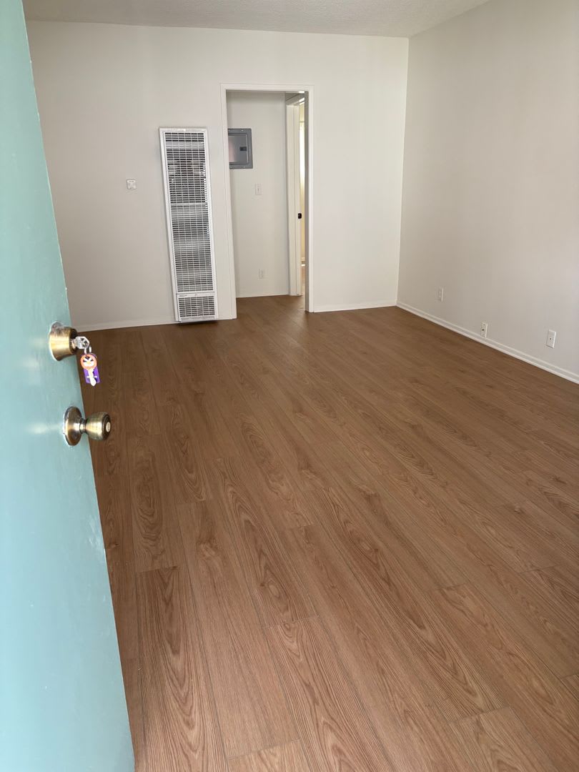 7832 W Manchester Ave