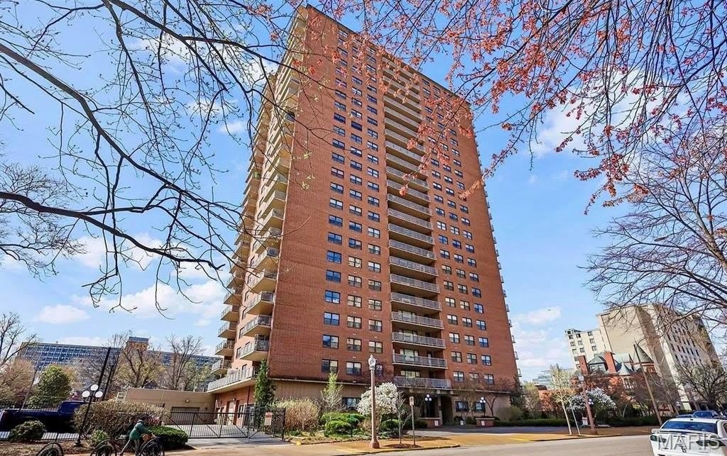 4466 W Pine Boulevard