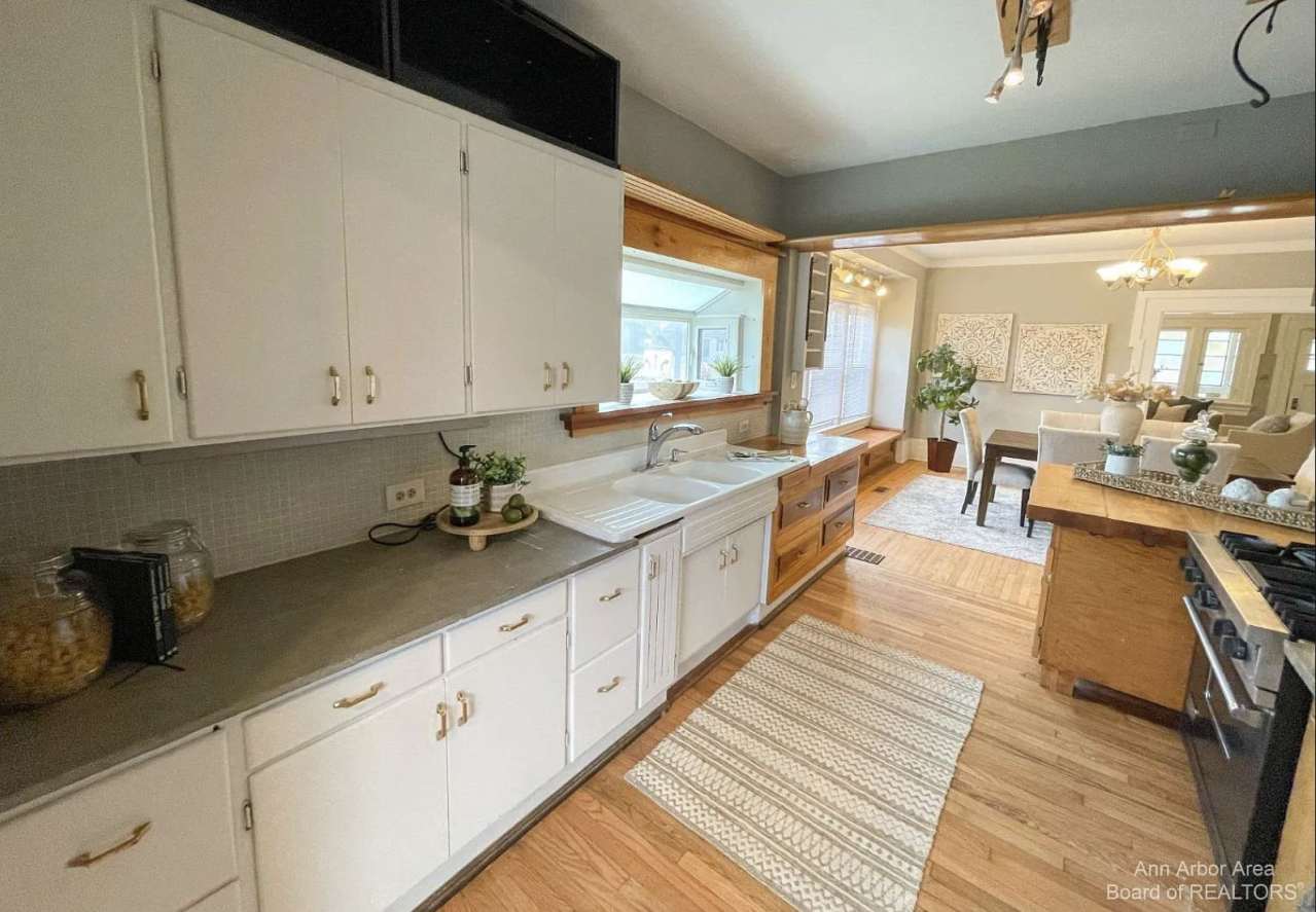 1002 Washtenaw Avenue