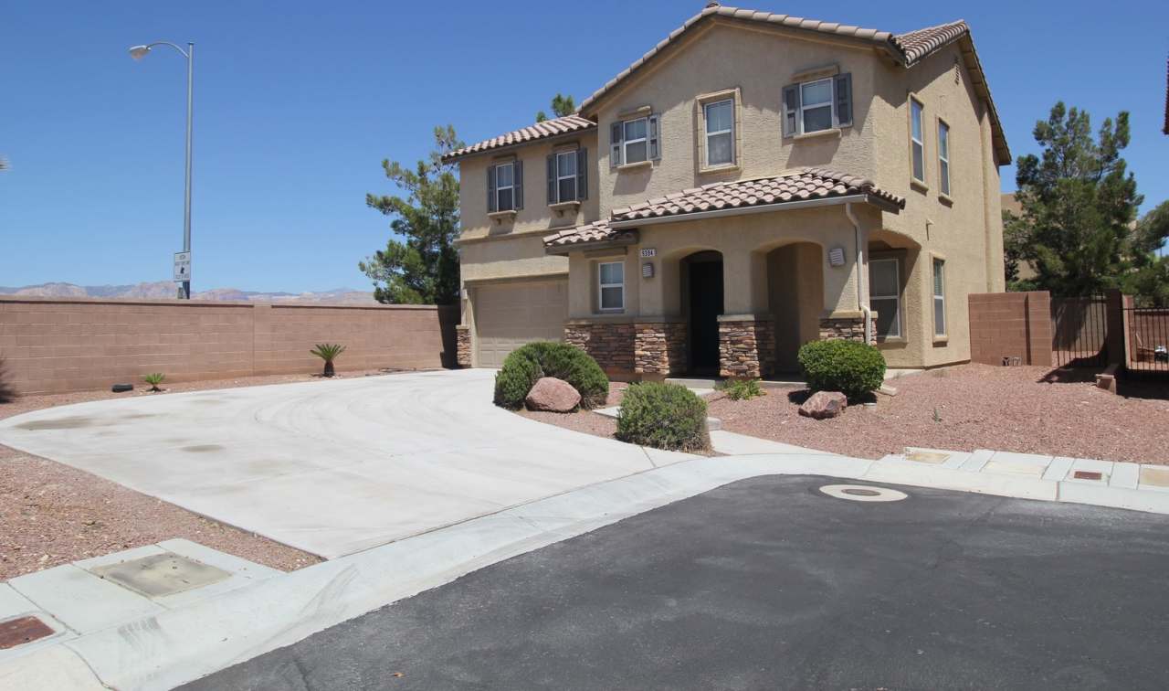 Fantastic 3bed/2.5 bath in Southwest ready for immediate move-in!