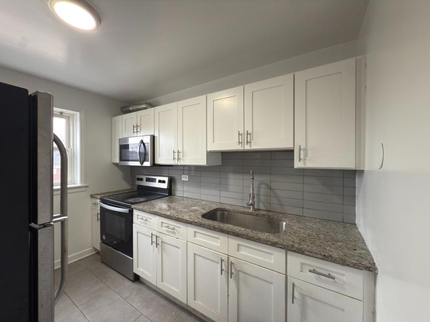 7520-25 North Ridge Blvd.