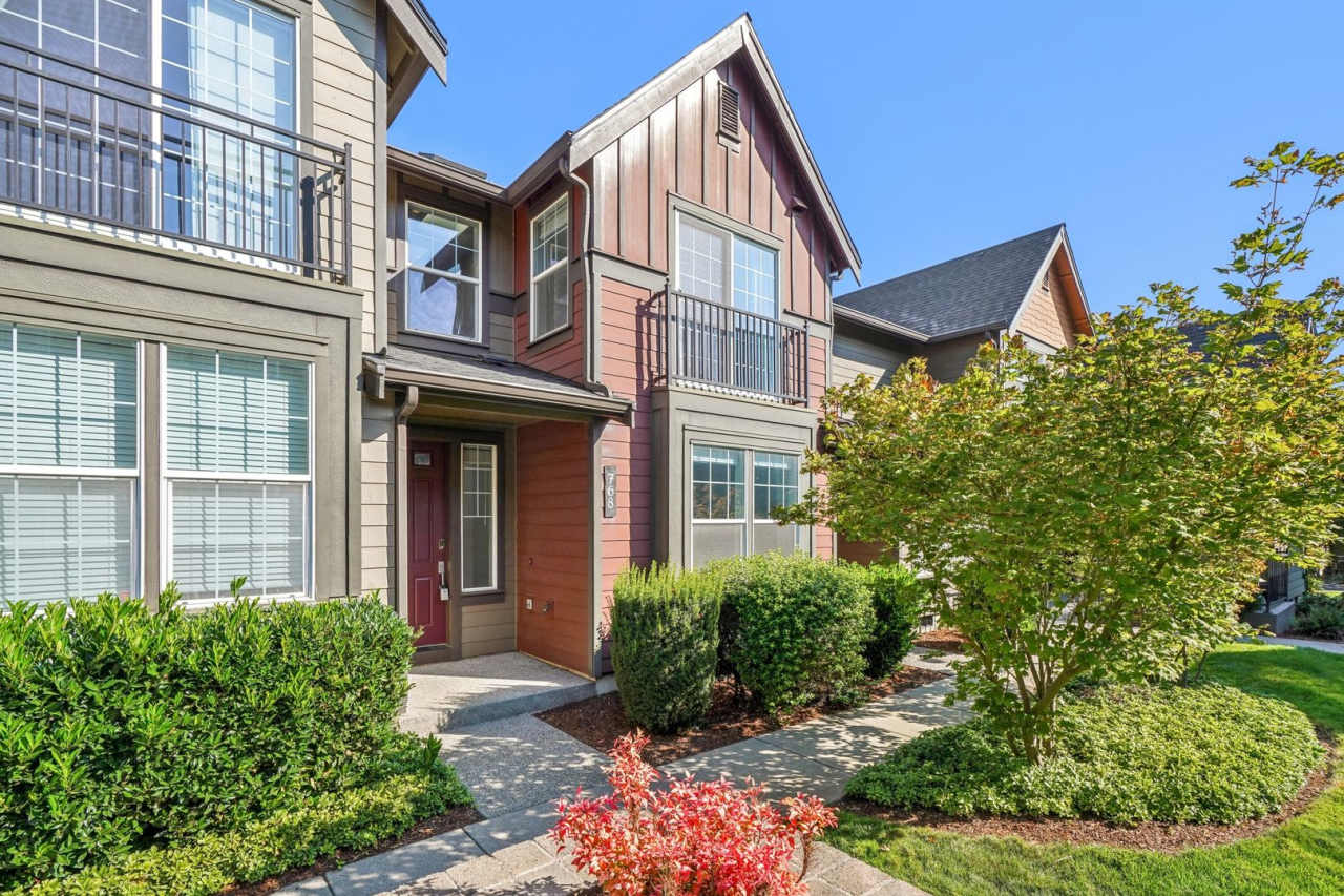 Wonderful and Cozy 2-Bedroom Condo in Excellent Hillsboro Location!