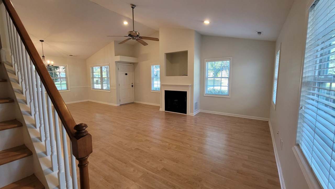Bright and spacious 3BR/2ba in Lindley Park!