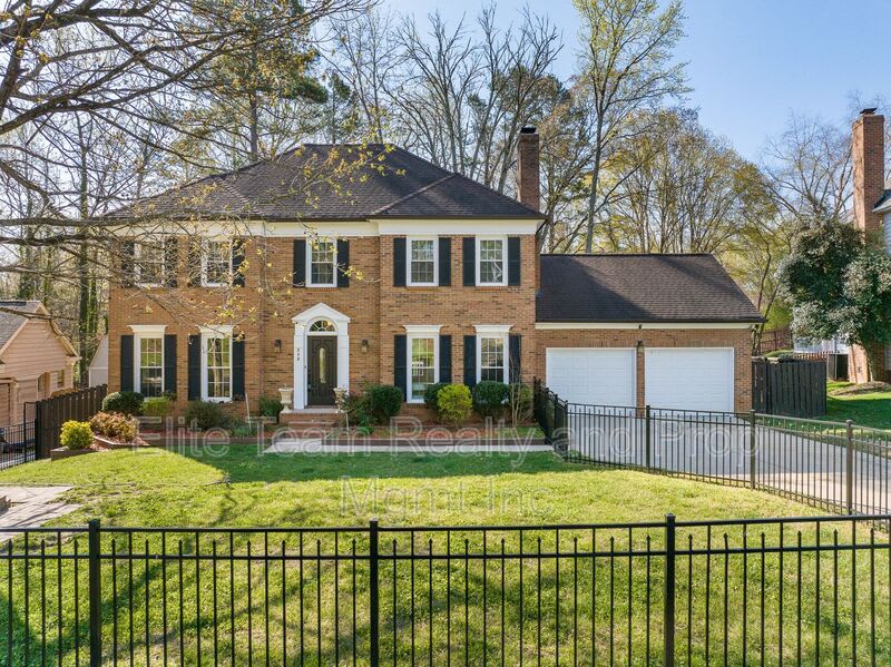 712 Grays Creek Lane