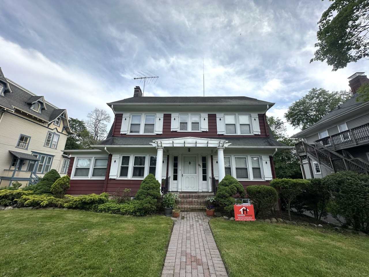 5 bedrooms, 2.5 bathrooms