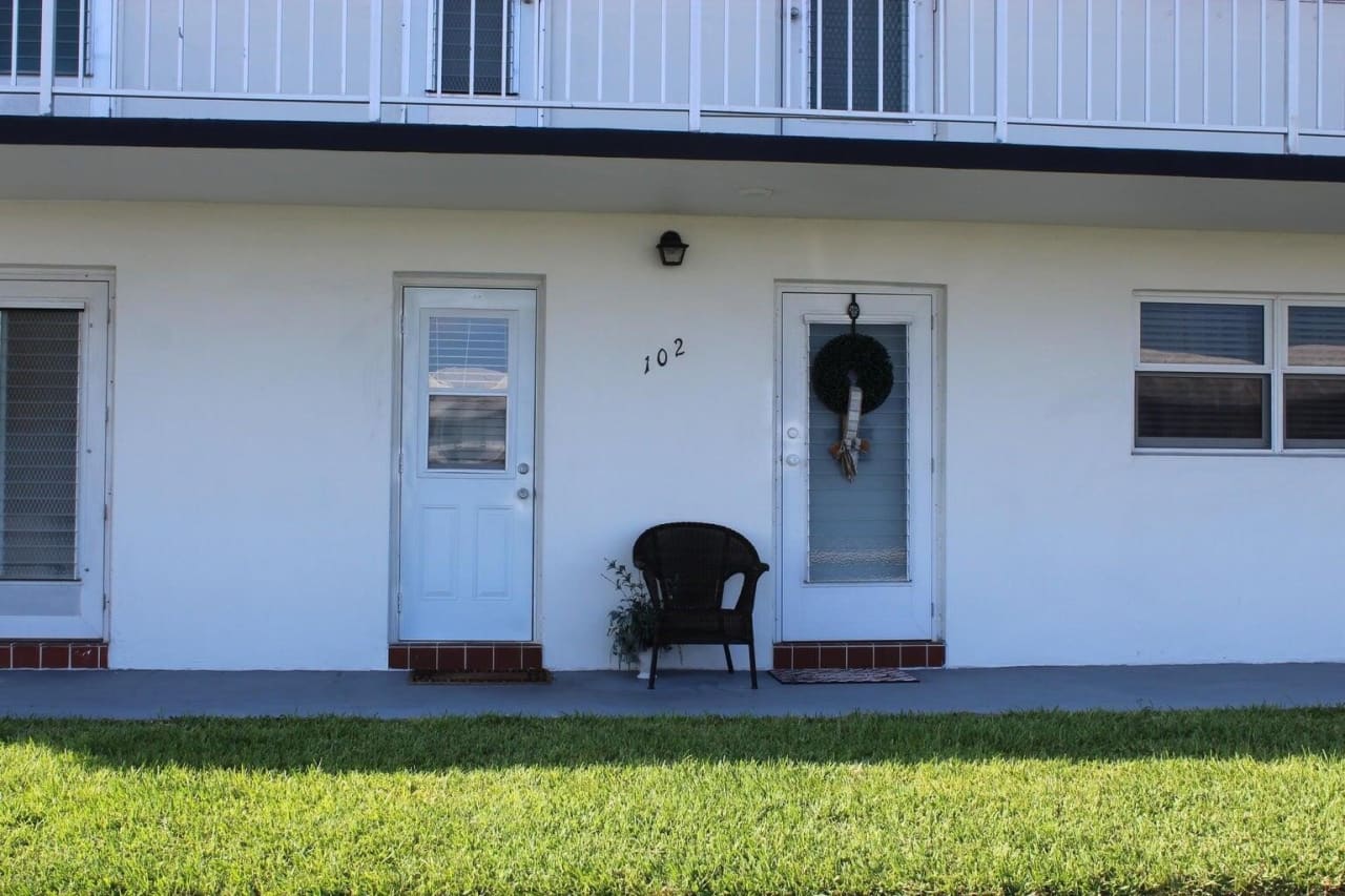 1113 Lake Ter 102 Terrace