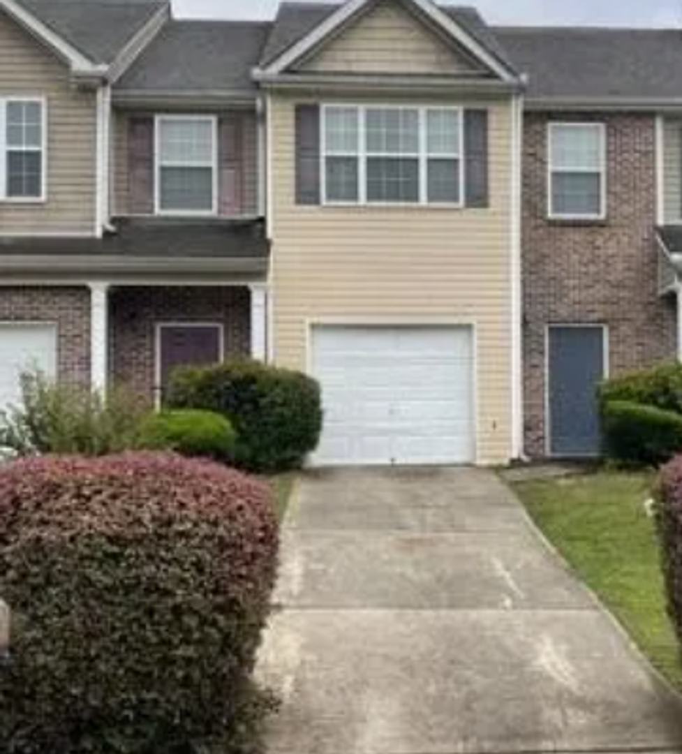 6550 Capitol Knoll, Fairburn, GA 30213 – 3 BDR - 2.5 BTH- Available NOW!