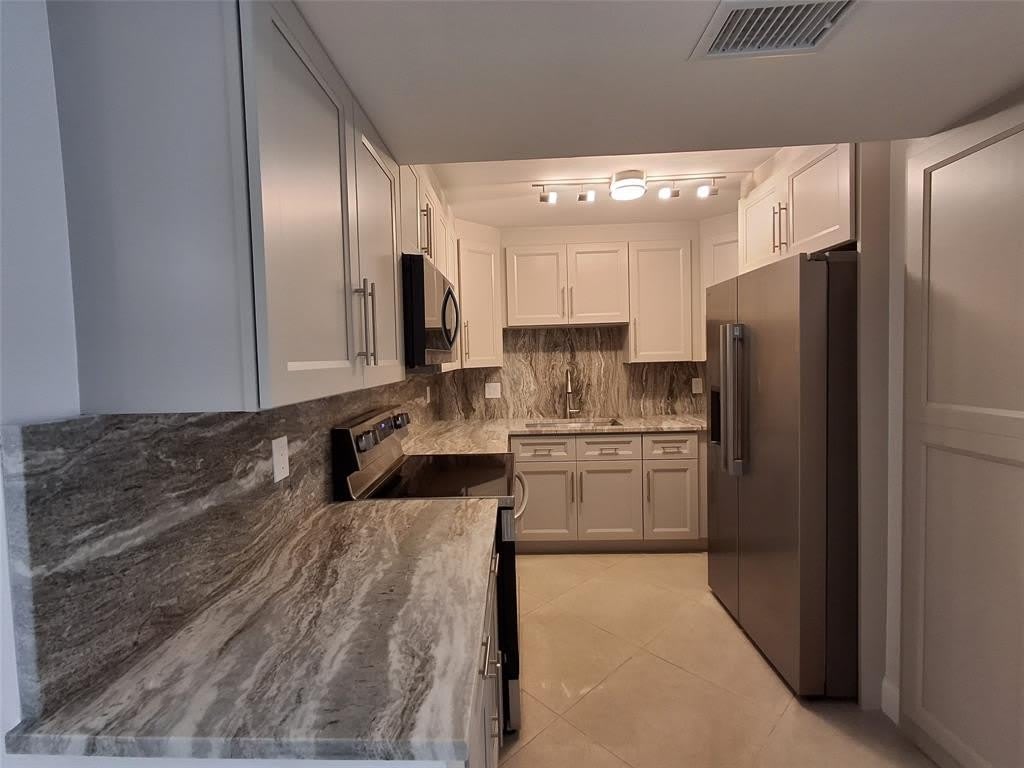 8763 Shadow Wood Blvd