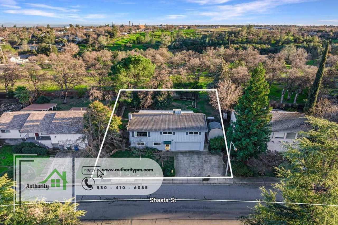 2705 Shasta St - Located on the West Side of Town, LARGE bonus room.