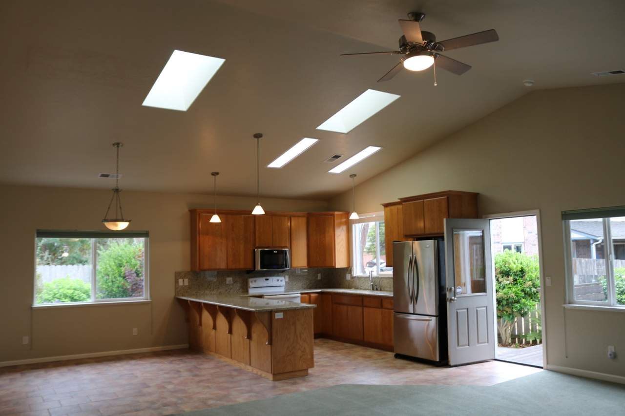 Gorgeous, spacious 3/2.5 with garage and office