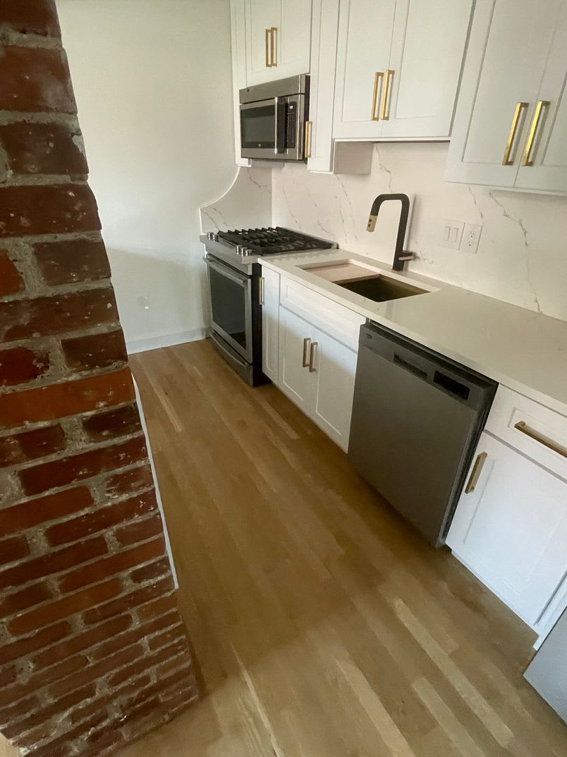 Rare, nicely updated 2 bed in Brookline for under $3000!!!