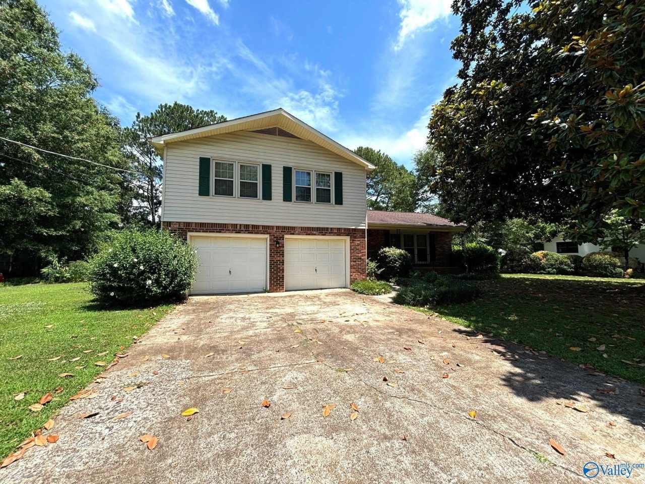 1925 Lynnbrook Drive