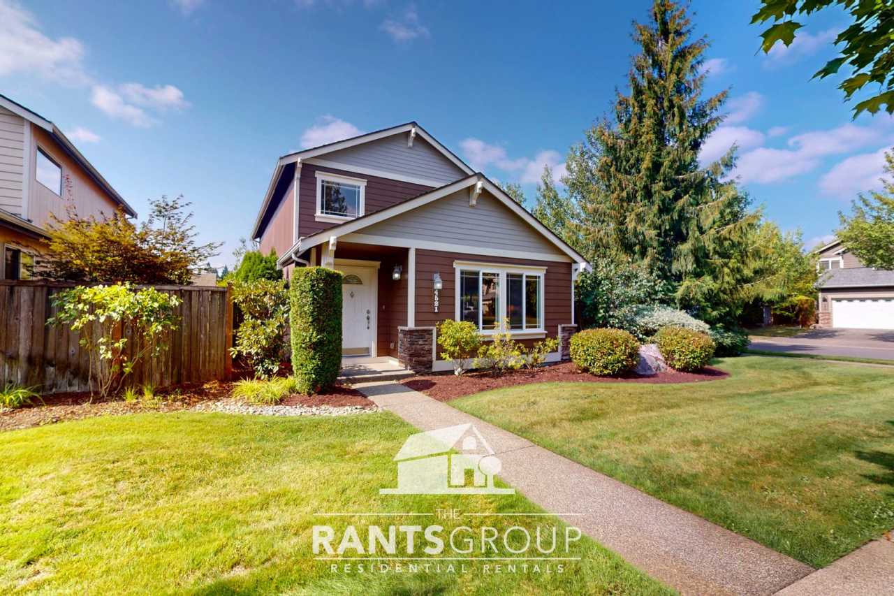 Move in Ready! Fantastic Neighborhood! Easy Commute to JBLM! New Carpet!