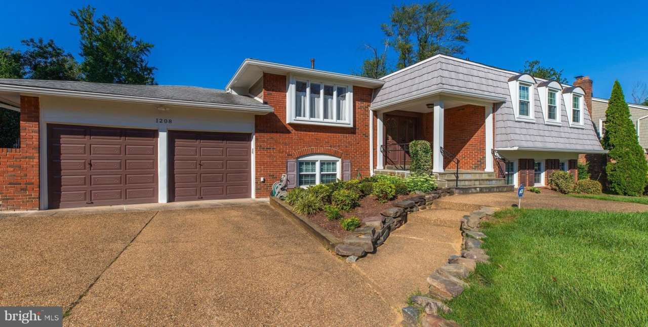 1208 FORESTWOOD Drive