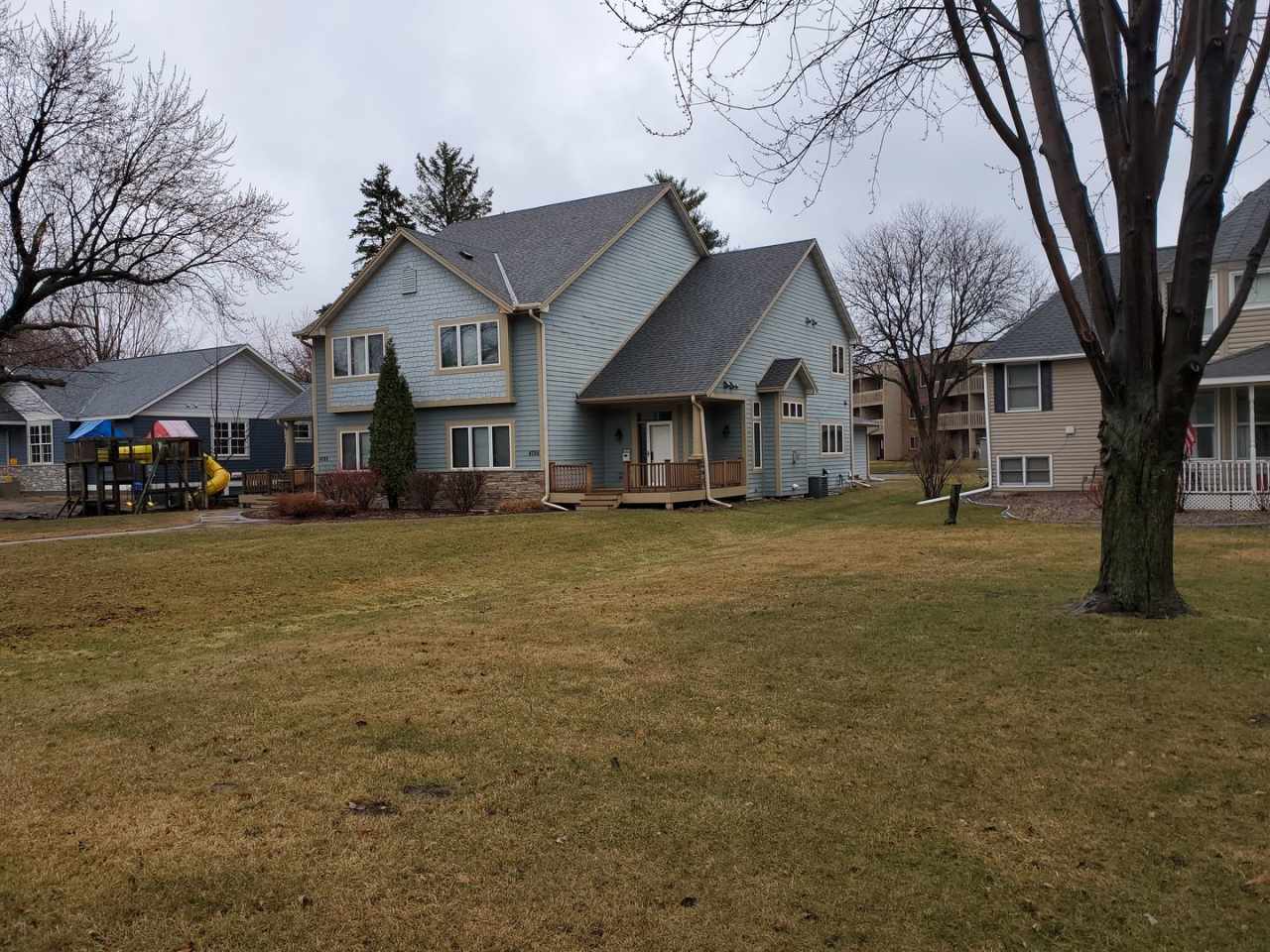 STUNNING, 5 BEDROOM AND 5 BATH TWIN HOME FOR RENT IN BEAUTIFUL WHITE BEAR LAKE!