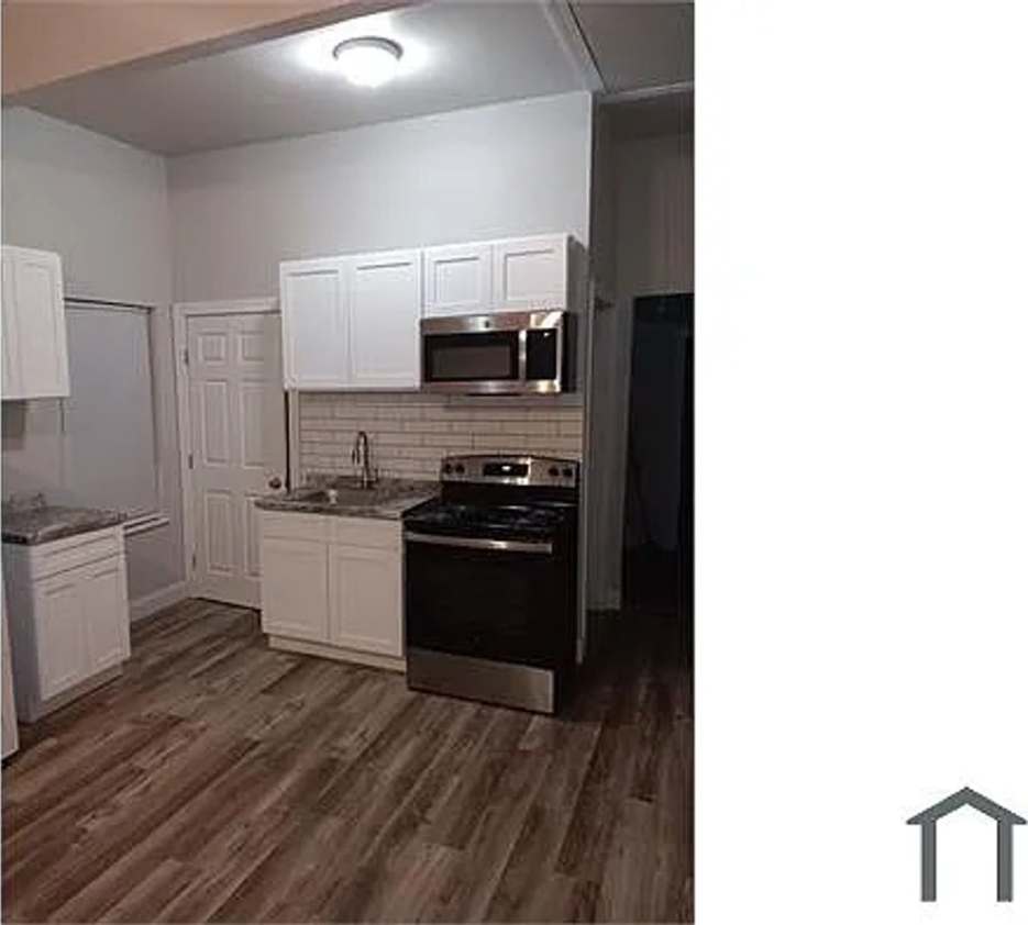 Room in 3 Bedroom Home at Delmar Ln