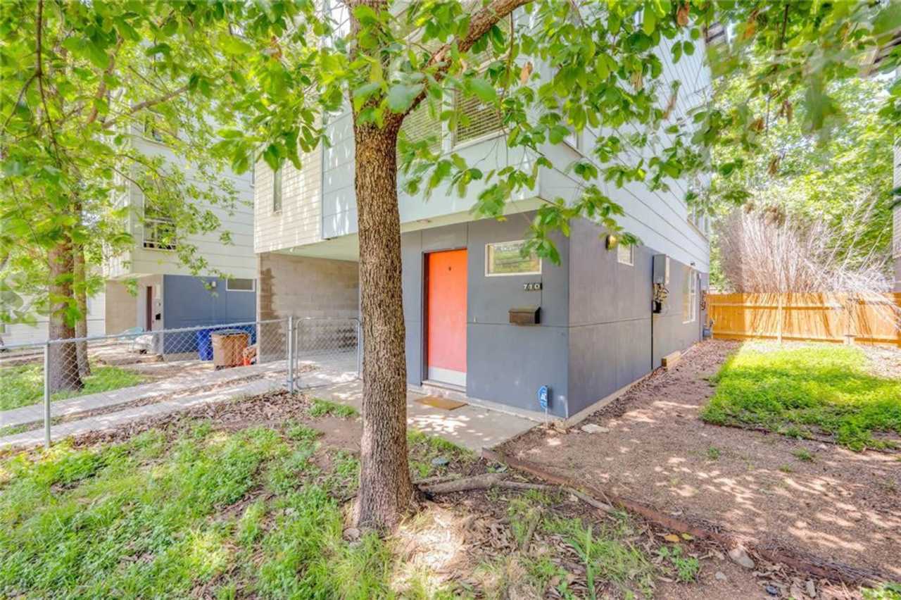 712 E. 45th St - Amazing free standing 5 bed 5.5 bath house in Hyde Park.