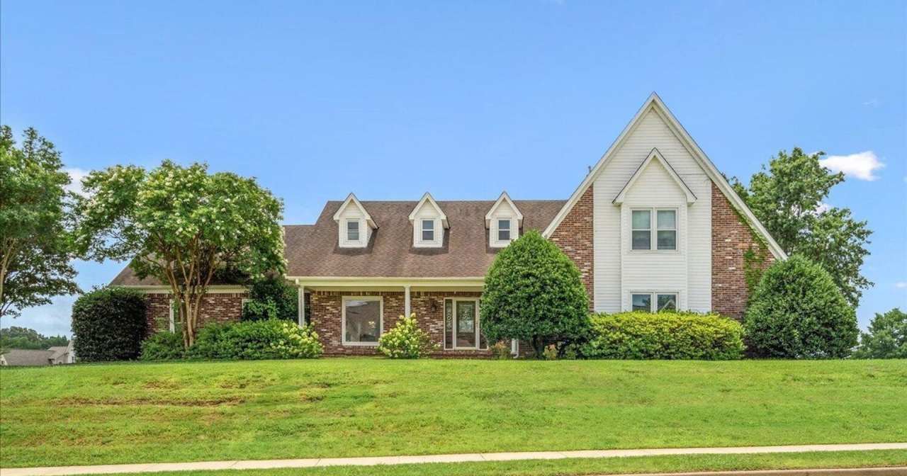 Elegant 4 BR w/POOL MAINTENANCE INCLUDED near Cherokee Valley Golf Club