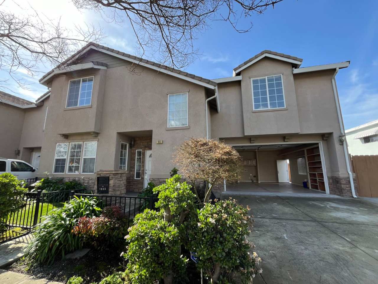 Upgraded and Beautiful Spacious 4 Bedroom House!!!!! MUST SEE!!