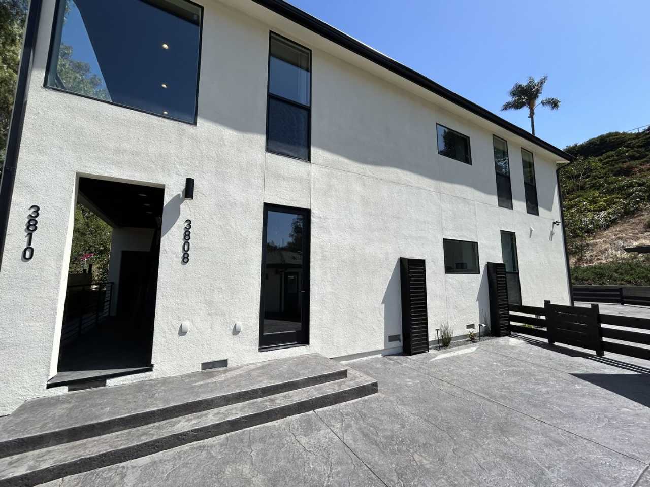 Newly Built 4 bed 2 bath unit (2024)