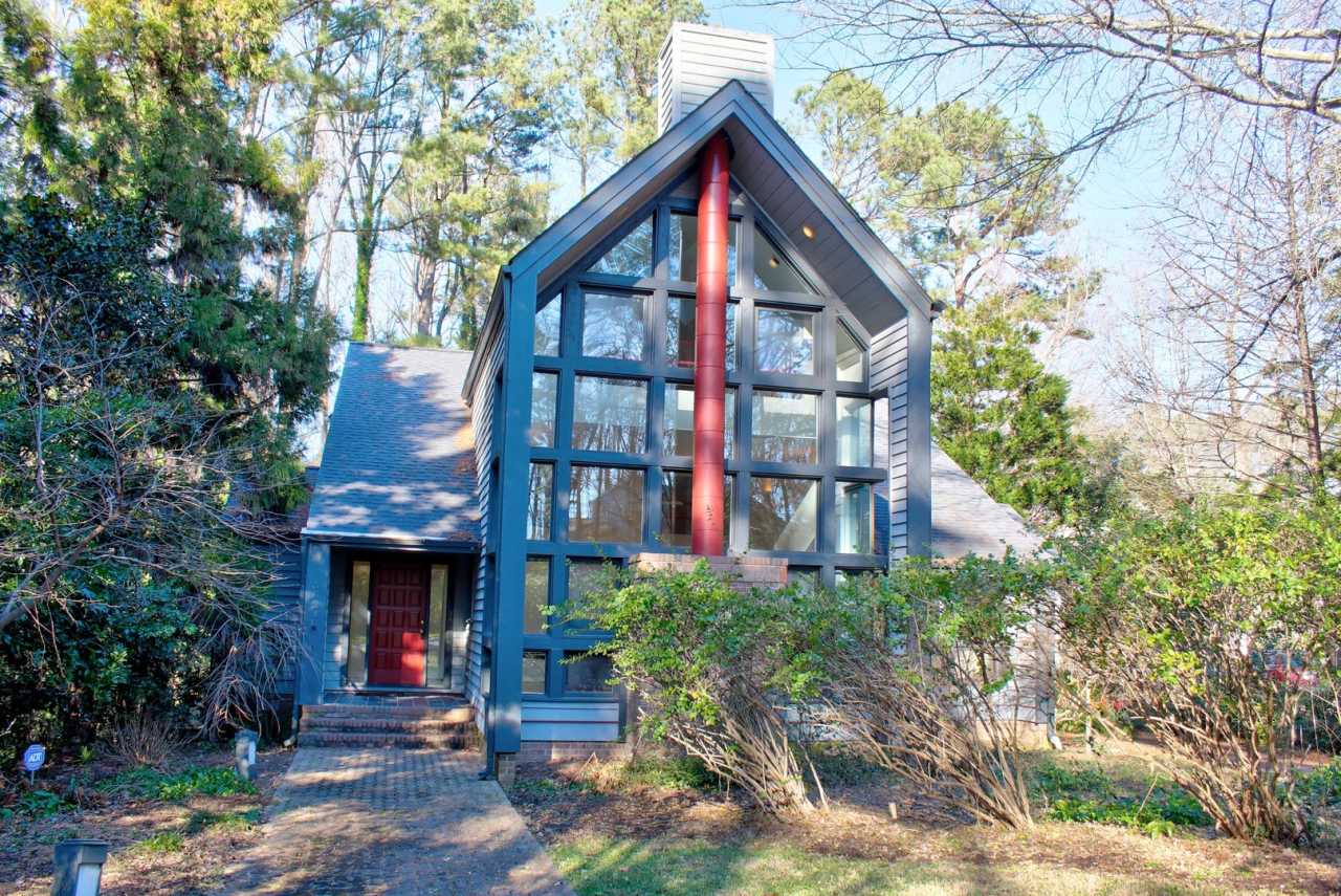 Contemporary 4bd/3.5ba Near Hope Valley + Home Equidistant to Downtown Durham  Chapel Hill!