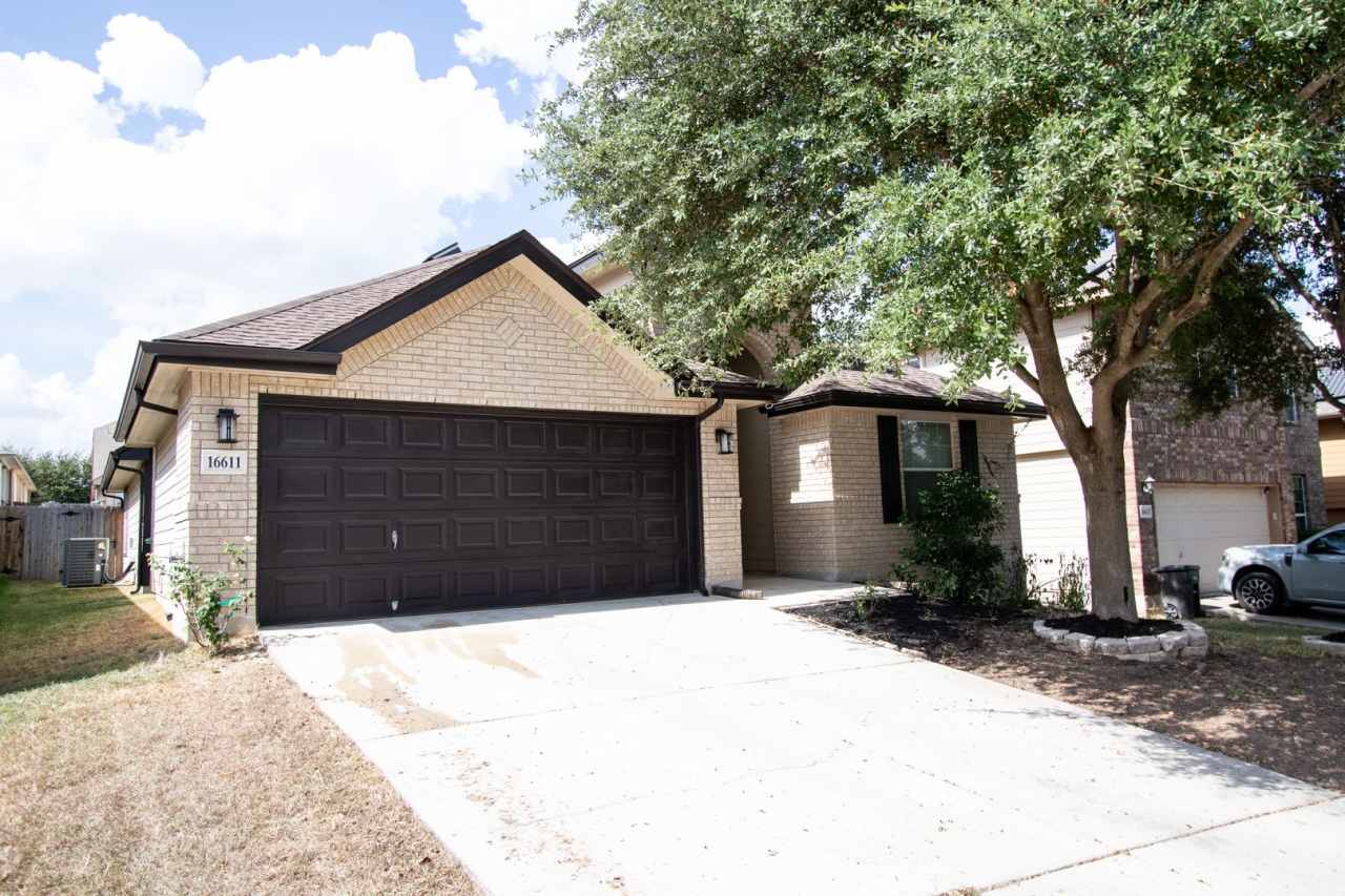 TWO WEEKS FREE RENT!!! Welcome to this charming 3-bedroom, 2-bathroom home located in the vibrant city of San Antonio, TX FEATURING easy access to RANDOLPH AFB