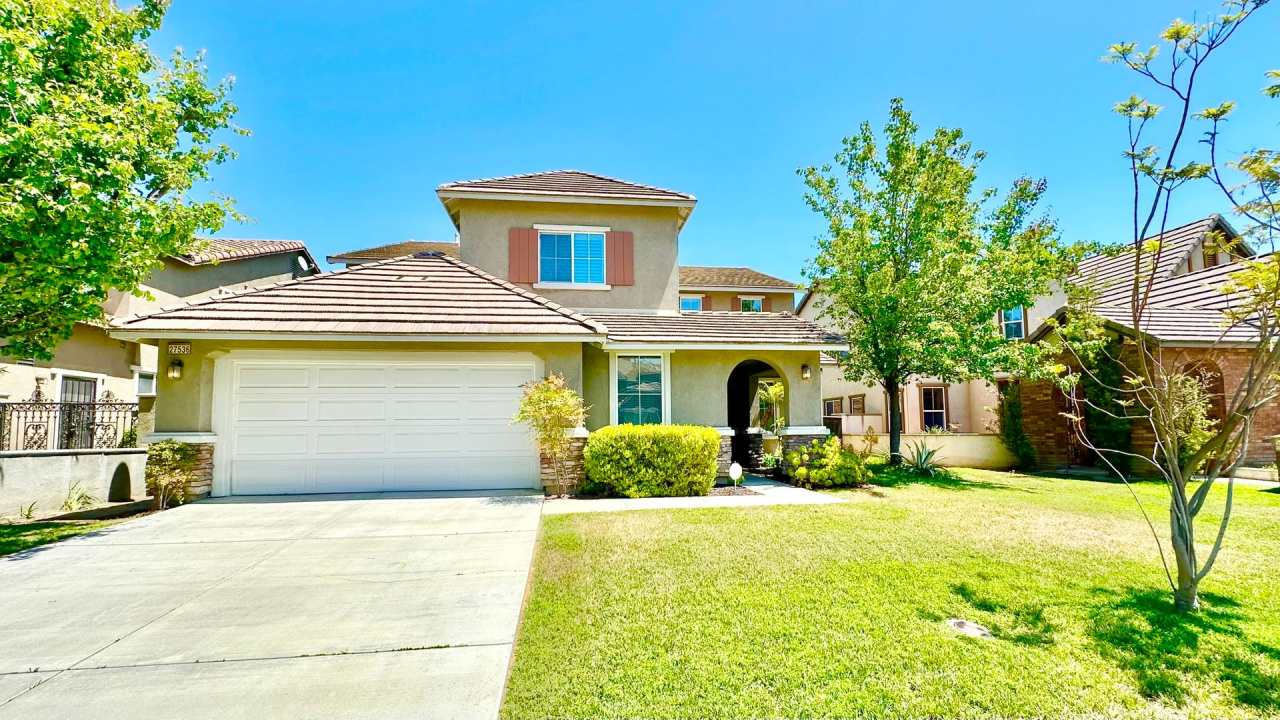 Wonderful Executive Style Two-Story Home in Beautiful Murrieta Oaks Community!