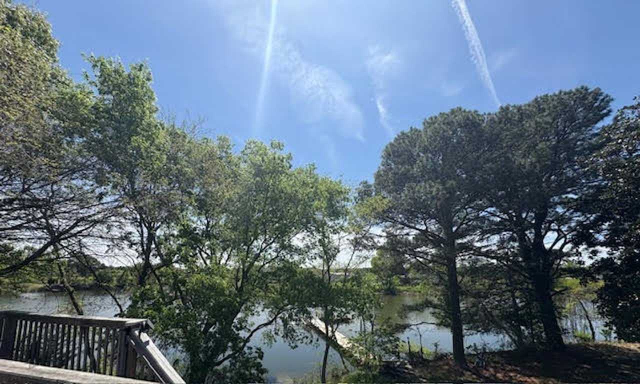 Beautiful Waterfront 1-bedroom 1- bath furnished apartment located in Avenue, MD.