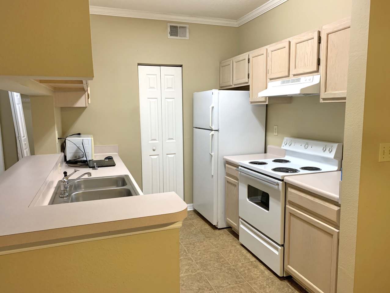 5620 Pinnacle Heights Cir Apt 207