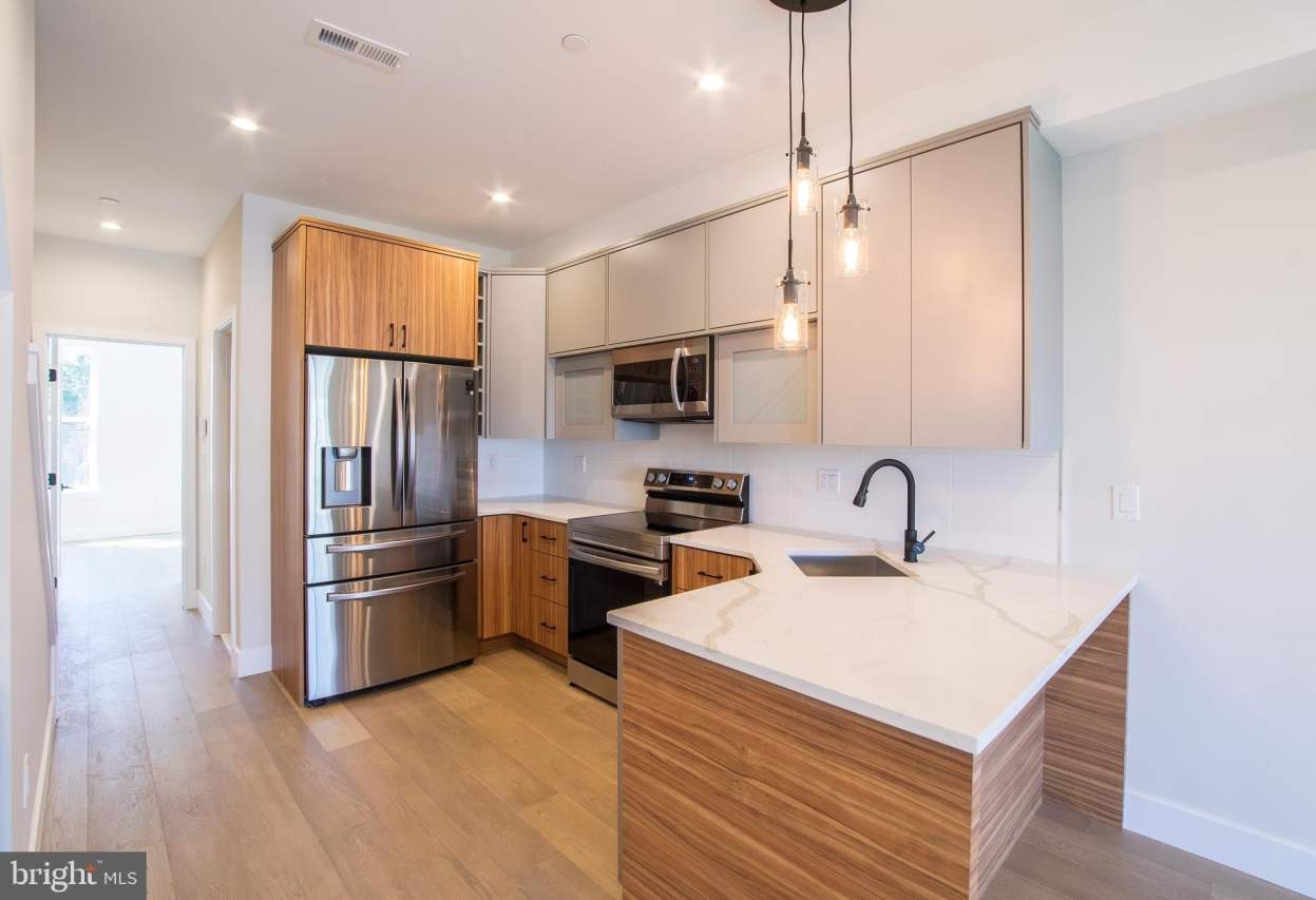 2147 N FRANKLIN STREET