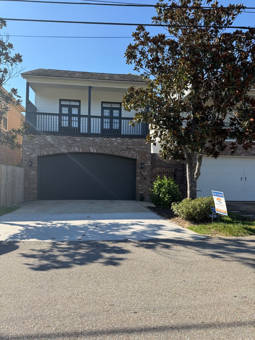 Must See this Beautiful 3/2 Townhome Available 11/1