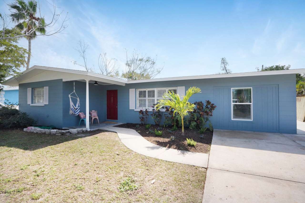 Furnished Chic Monthly Rental Home in Bradenton, FL VACA or Short Term