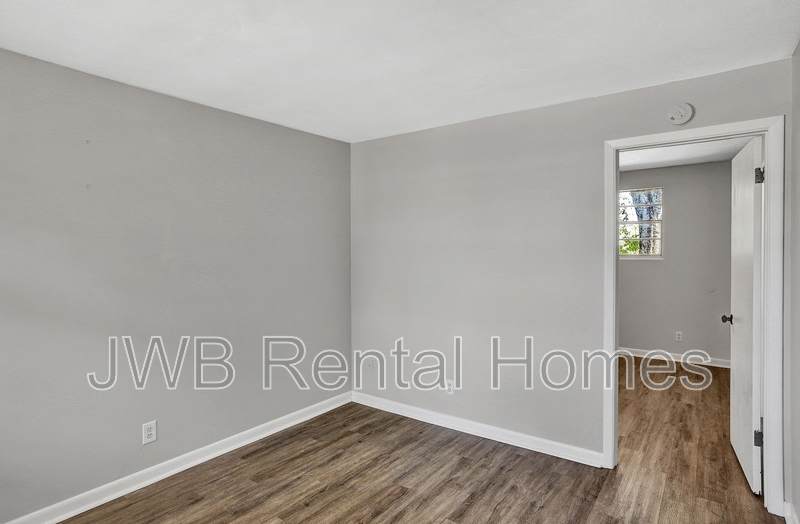 5032 Shirley Ave #24