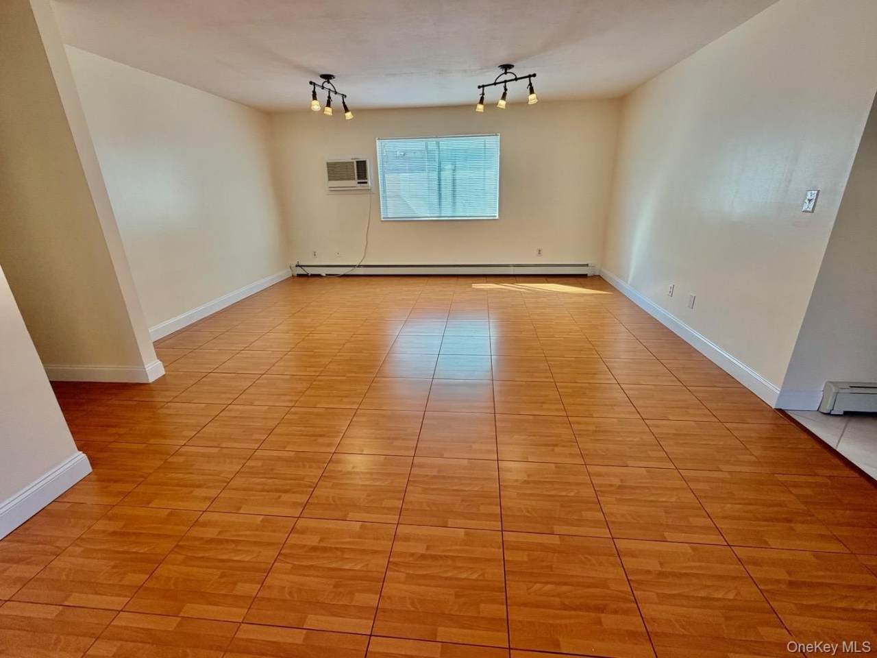 456 E Chester Street