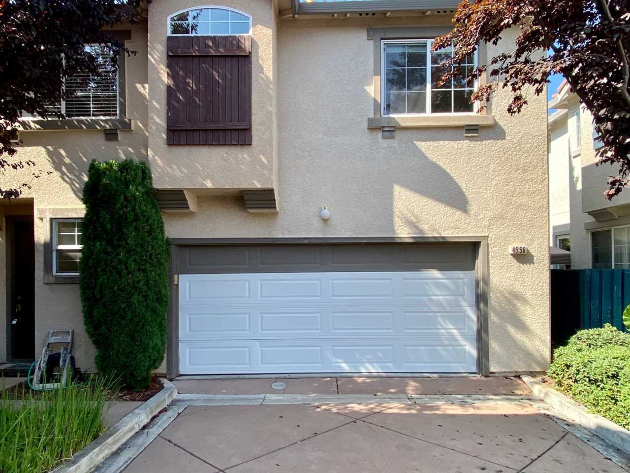 3 Bedroom 2.5 Bath + Den Single Family Home in Desirable Santa Clara Community