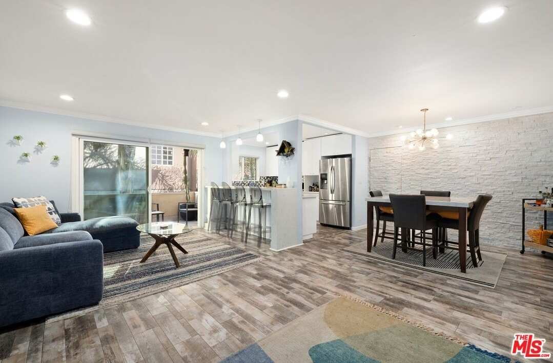 1734 N Fuller Ave unit: 209