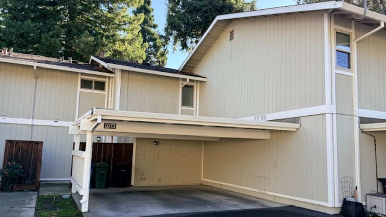 Charming 2BD/1.5BA Townhome in Westside Danville- Available NOW!