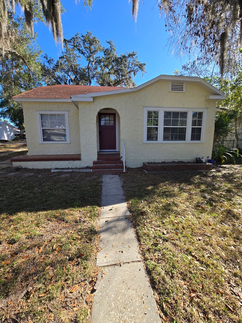 Charming Two-Bedroom Home in Winter Haven